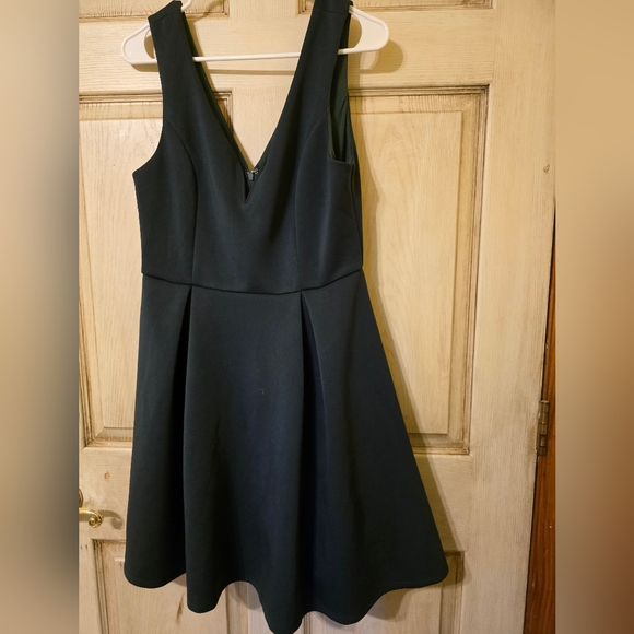 hanover Dresses & Skirts - Emerald Green Dress
